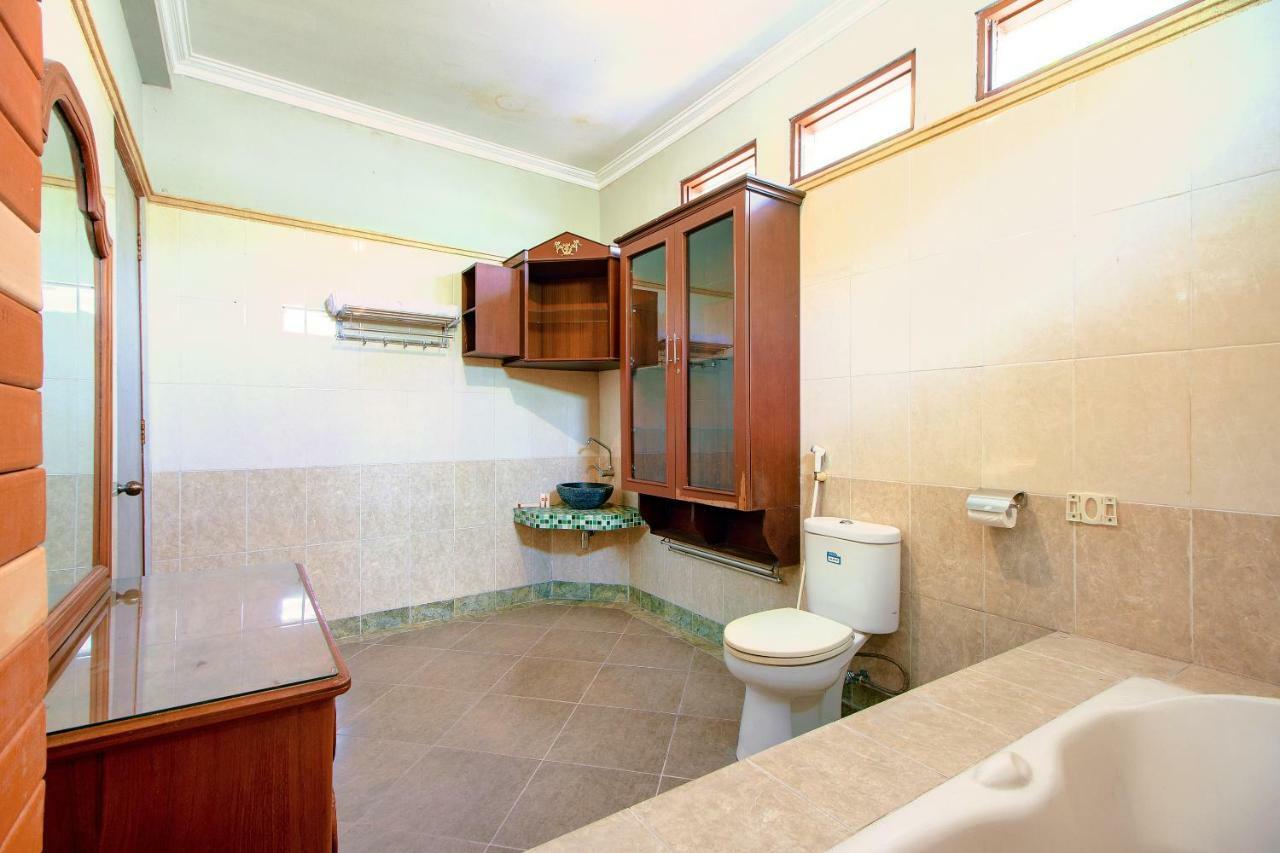 Oyo 1195 The Doctor'S Guest House Syariah Kejayan Luaran gambar