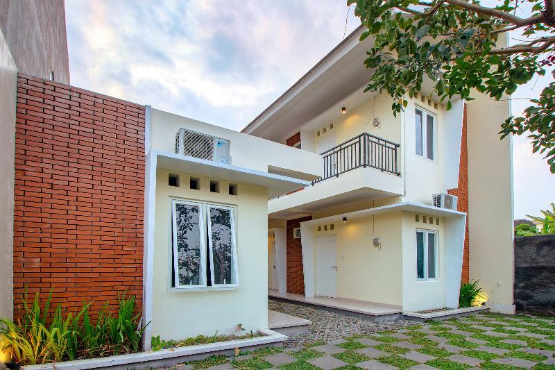 Oyo 1195 The Doctor'S Guest House Syariah Kejayan Luaran gambar
