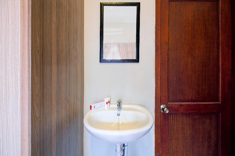 Oyo 1195 The Doctor'S Guest House Syariah Kejayan Luaran gambar