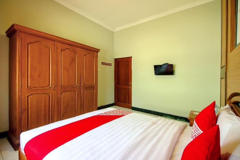 Oyo 1195 The Doctor'S Guest House Syariah Kejayan Luaran gambar